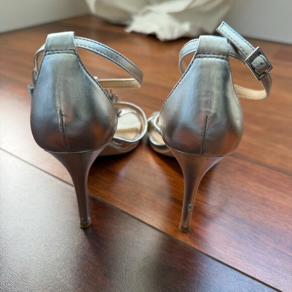 Jewel Badgley Mischka Kalama Heels Size 7 Silver - Picture 4 of 5